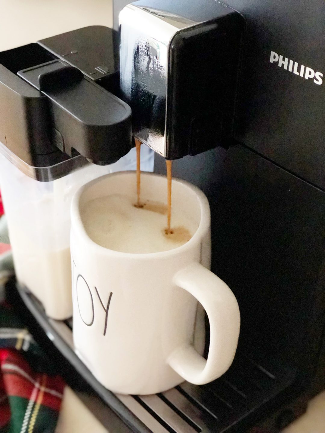 Making the most delicious Eggnog Latte with the Philips 3100 Espresso