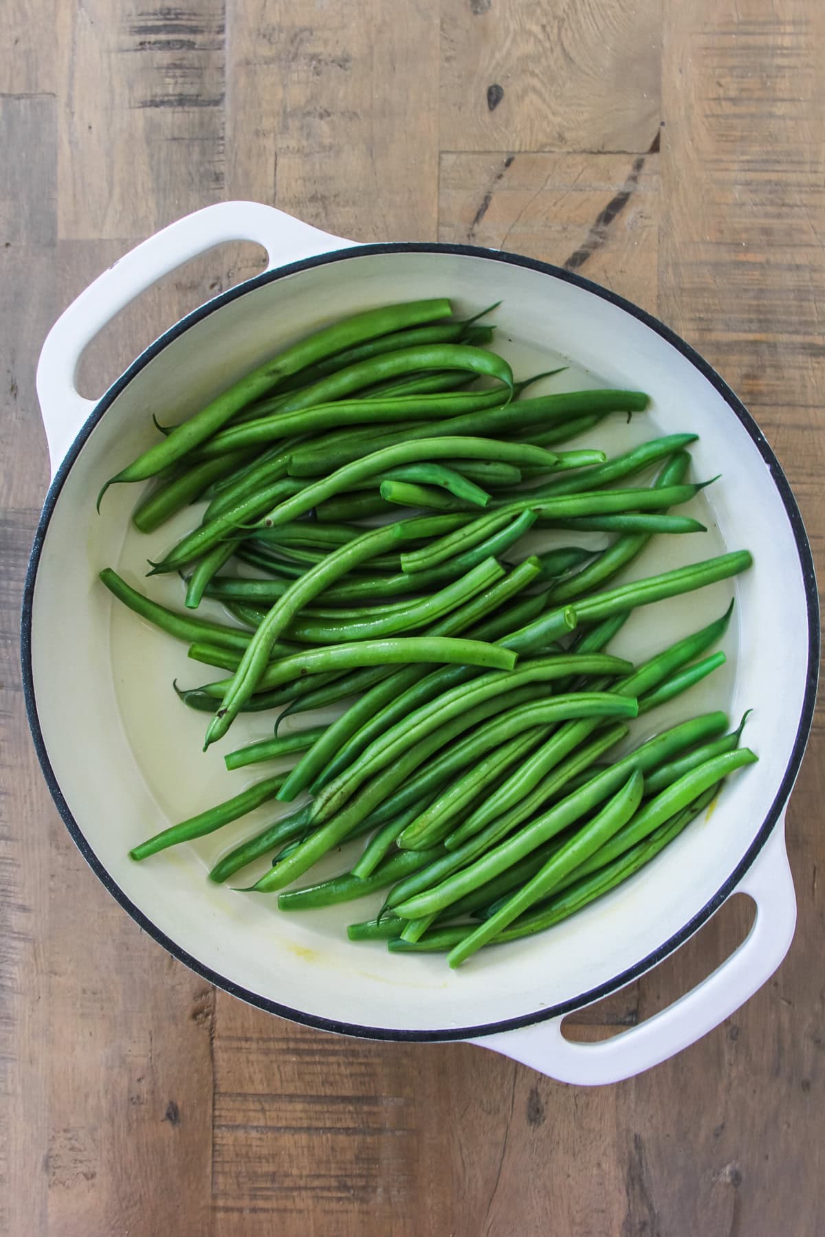 pan with green Beans